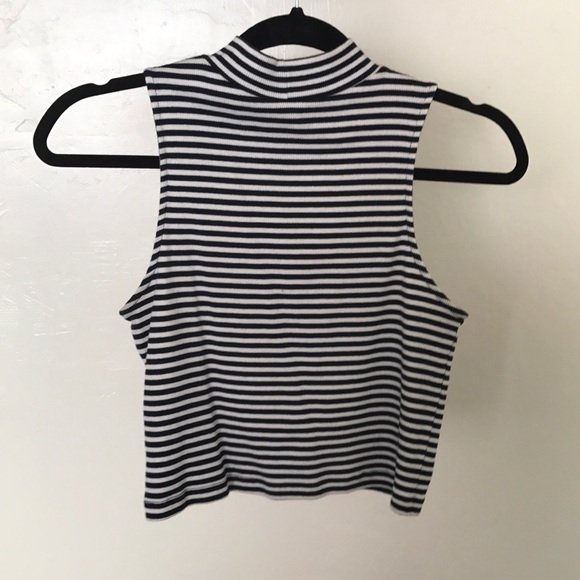 Crop top - Picture 2 of 2